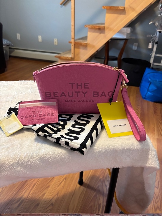 Marc Jacobs Handbags - Marc Jacobs Pink The Beauty Bag Wristlet with Card Case